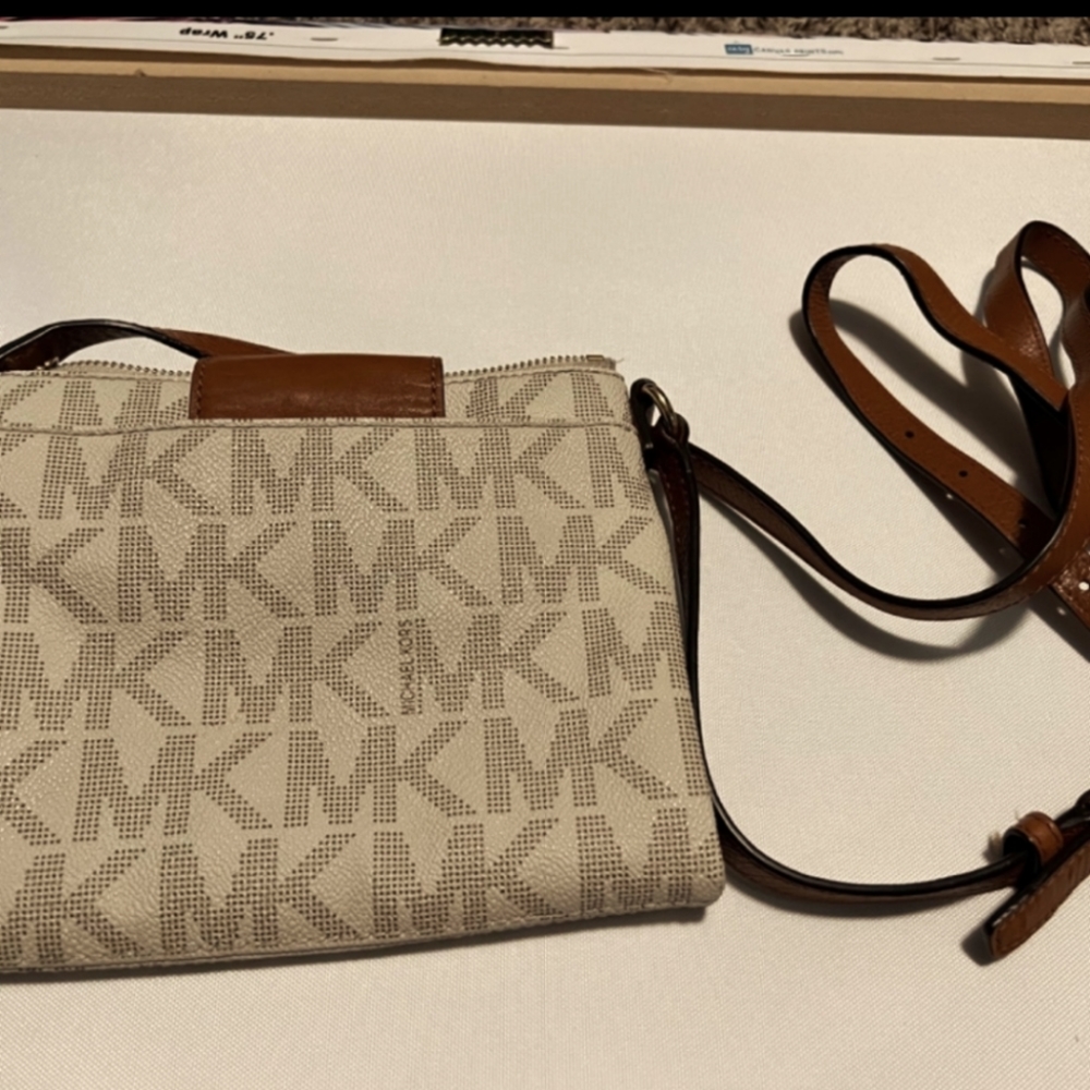 Authentic MK vanilla small crossbody